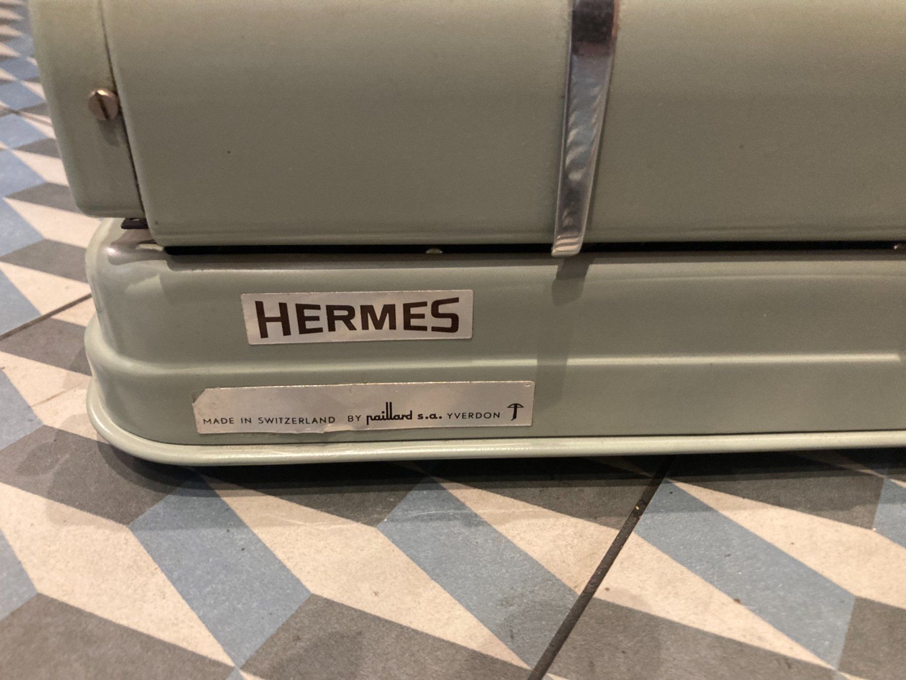 Hermès Macchine da scrivere: Machine à écrire d'époque HERMES – Usato da Lausanne venduto da mic_95f9 2
