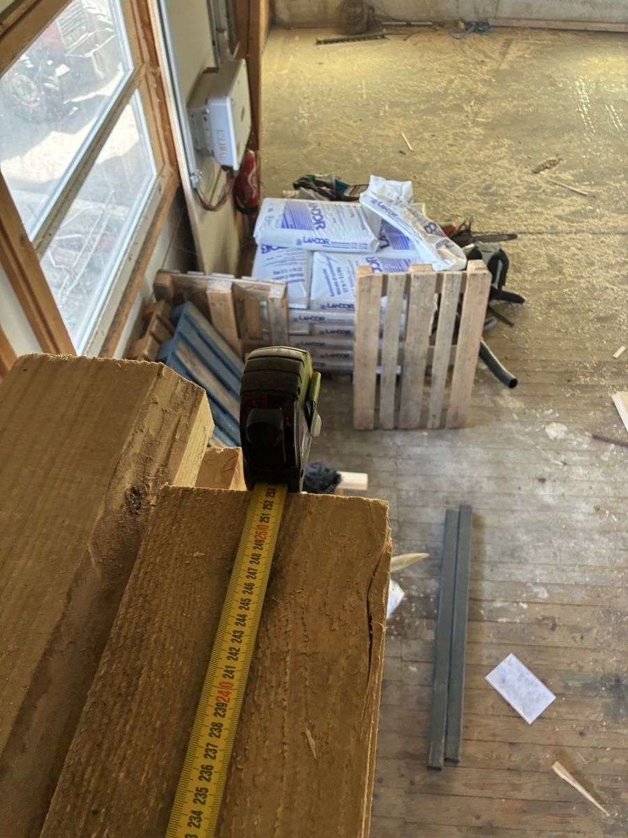 Articoli in legno: Komplettes Holzlager – Usato da Menznau venduto da dar_w9yg 9