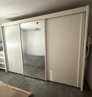 Schwebetürenschrank weiss mit Spiegel guter Zustand