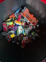 Lot de petites voitures miniatures (Hot Wheels, Matchbox...)