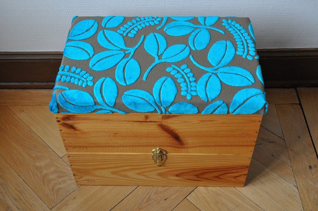 Truhen: Exklusive Sitztruhe/Sitzhocker/Möbel aus Weinkisten Mod. 10 – Neu (gemäss Beschreibung) aus Zürich von kisten-karl 5