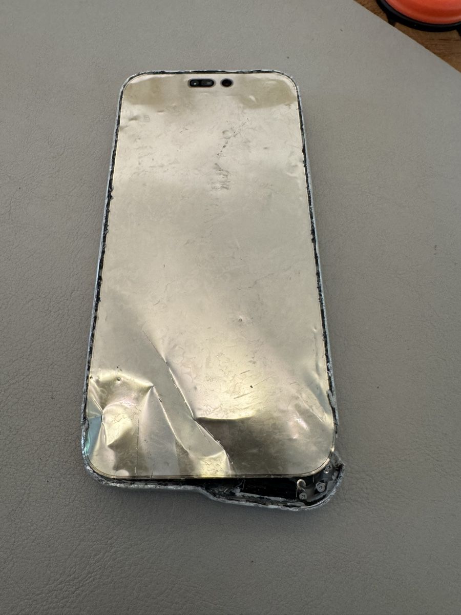 Apple Telefoni cellulari / Smartphones: iPhone 17 Pro Max – Difettoso da Adliswil venduto da Busys