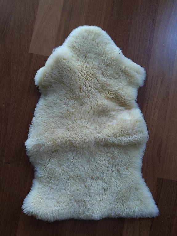 Tessuti: peau mouton bébé 74x45 – Usato da Lutry venduto da jehanne1906