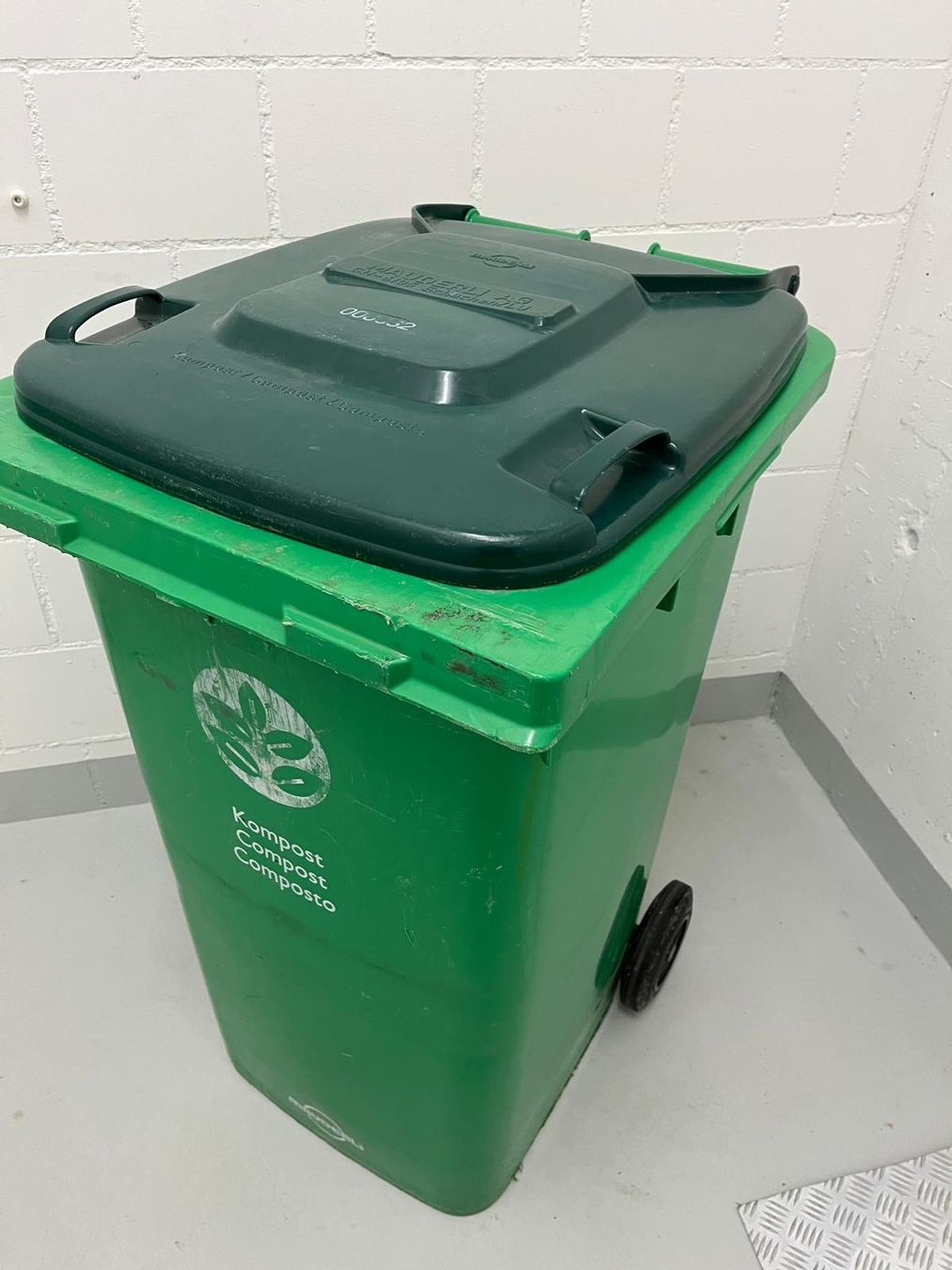 Altro per Ufficio & Commercio: Grüngutcontainer. 240 Lt. – Usato da Muri AG venduto da casually