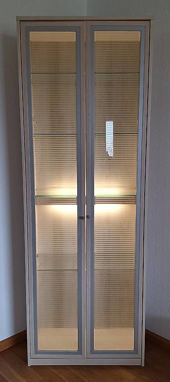 Vetrine: Vitrinen- / Barschrank mit Beleuchtung – Usato da Reinach BL venduto da urbanfinds