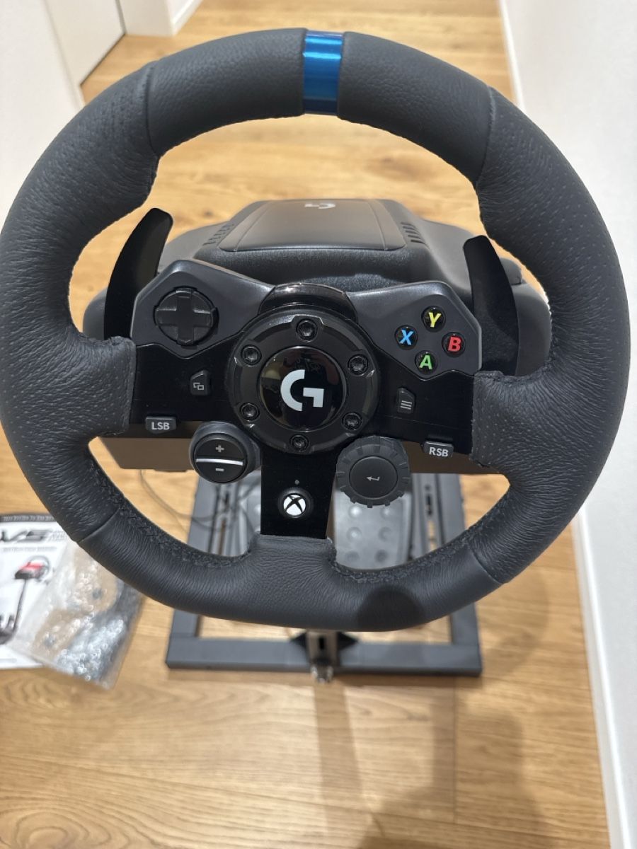 Logitech Controller: Logitech G923 Driving Force Racing Wheel with Stand – Nuovo (secondo la descrizione) da Muhen venduto da Cottoneyes 1