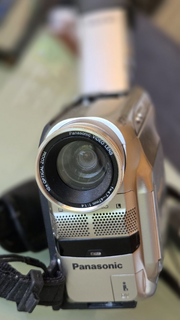Panasonic Camcorder: Panasonic Digital Video Camera NV-DS77 – Gebraucht aus Interlaken von Friedo2107 1
