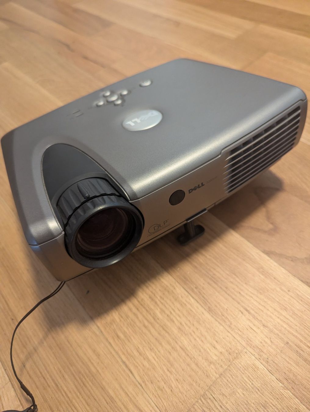 Dell Proiettori: DELL 3200MP Portable Projector - Full Set + HDMI Adapter - R – Usato da Lausanne venduto da ale_6nnz 1