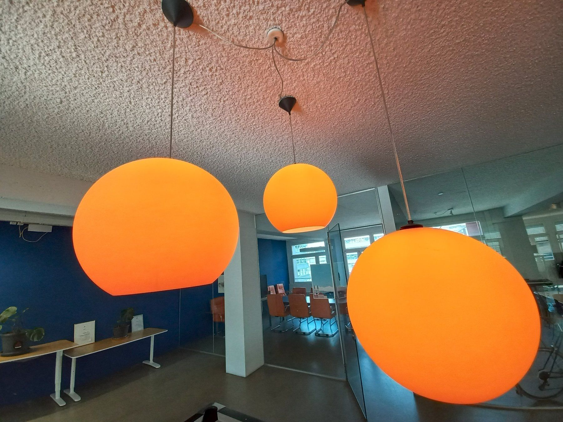 Kronleuchter & Deckenlampen: Set aus 3 orange Hängelampen – Gebraucht aus Zürich von ver_5cjl 1