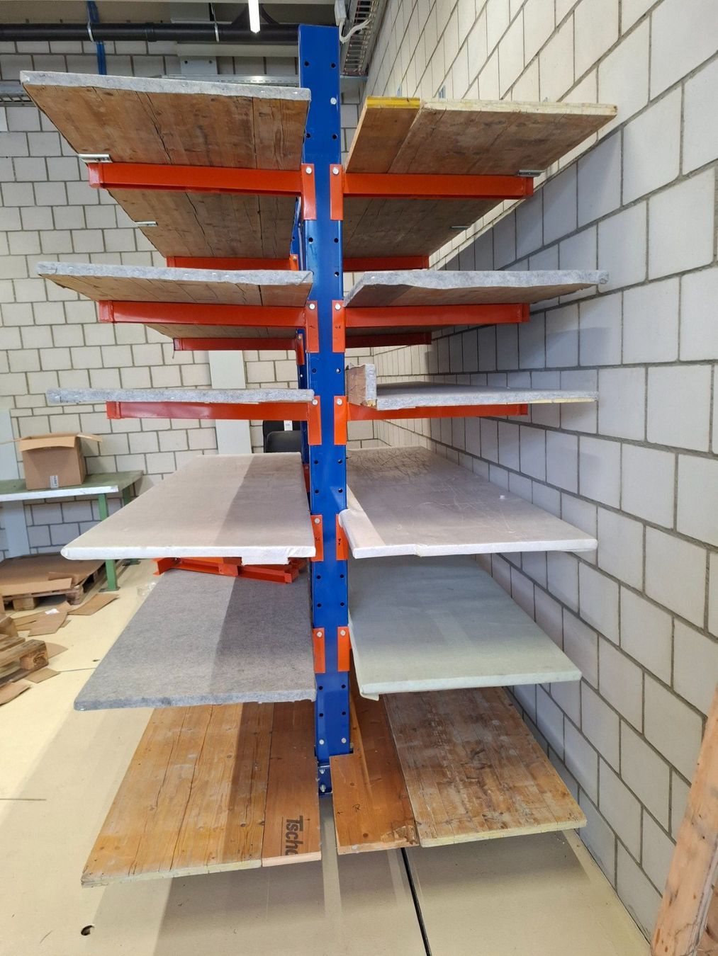 Scaffali: 031 Kragarmregal auf Räder mit Tablar – Usato da Derendingen venduto da Meisterstuecke 1