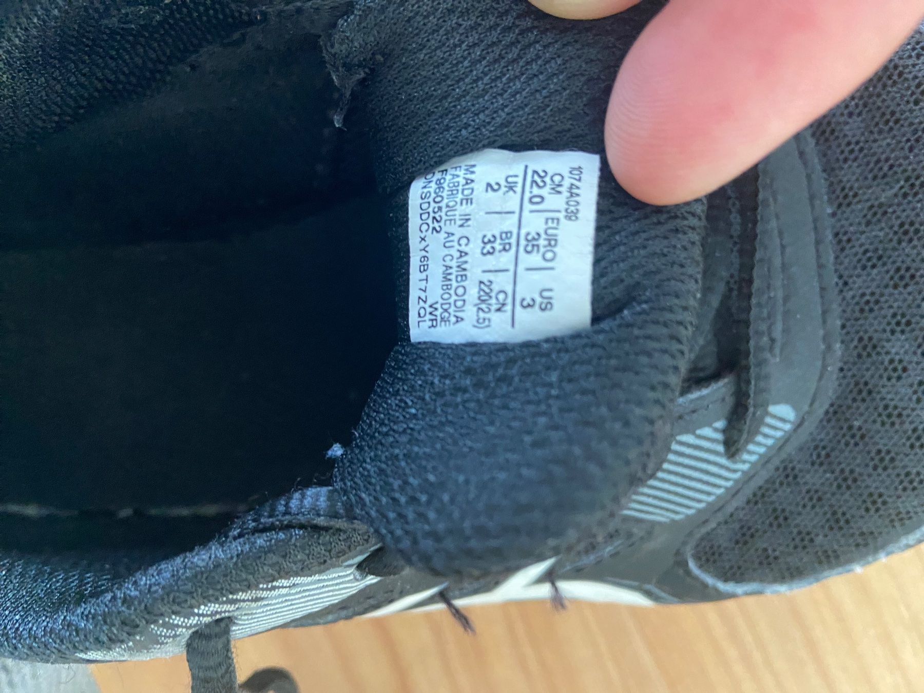 Asics Chaussures hommes: Hallenschuhe Gr. 35 Asics – D'occasion à Windisch par Salat8 2