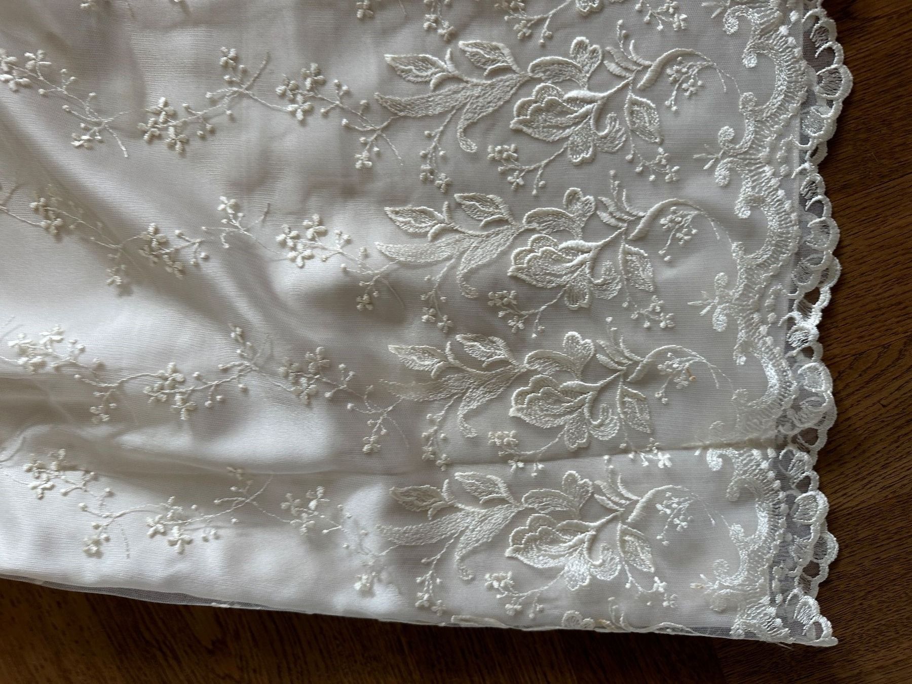Kleider: Weisses Spitzenkleid – Gebraucht aus Zürich von Koska 1