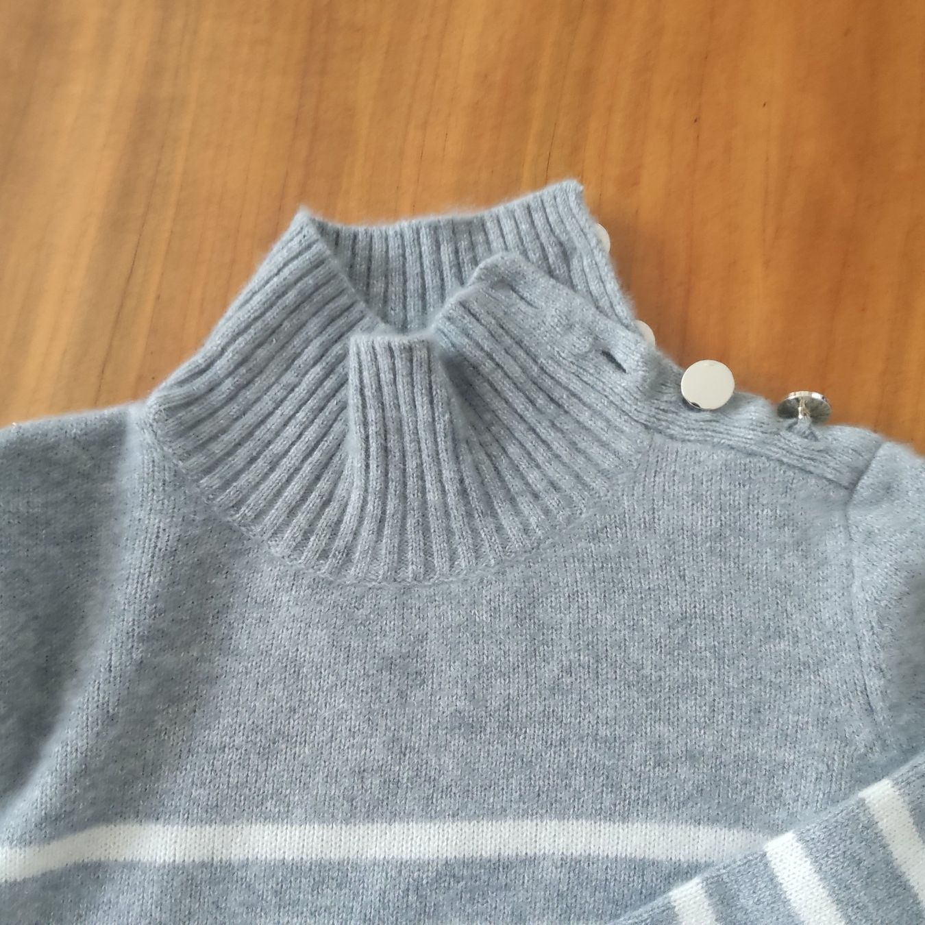 Pulls & Sweat-shirts: Pull cachemire From Future - taille M - gris et blanc – Neuf (Voir description) à Le Mouret par ale_mq7l 1