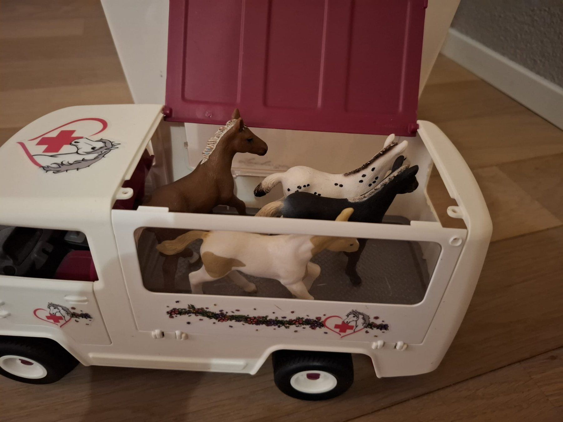 Schleich Giocattoli: Pferde Krankenwagen Schleich – Usato da Hendschiken venduto da Piedi 4