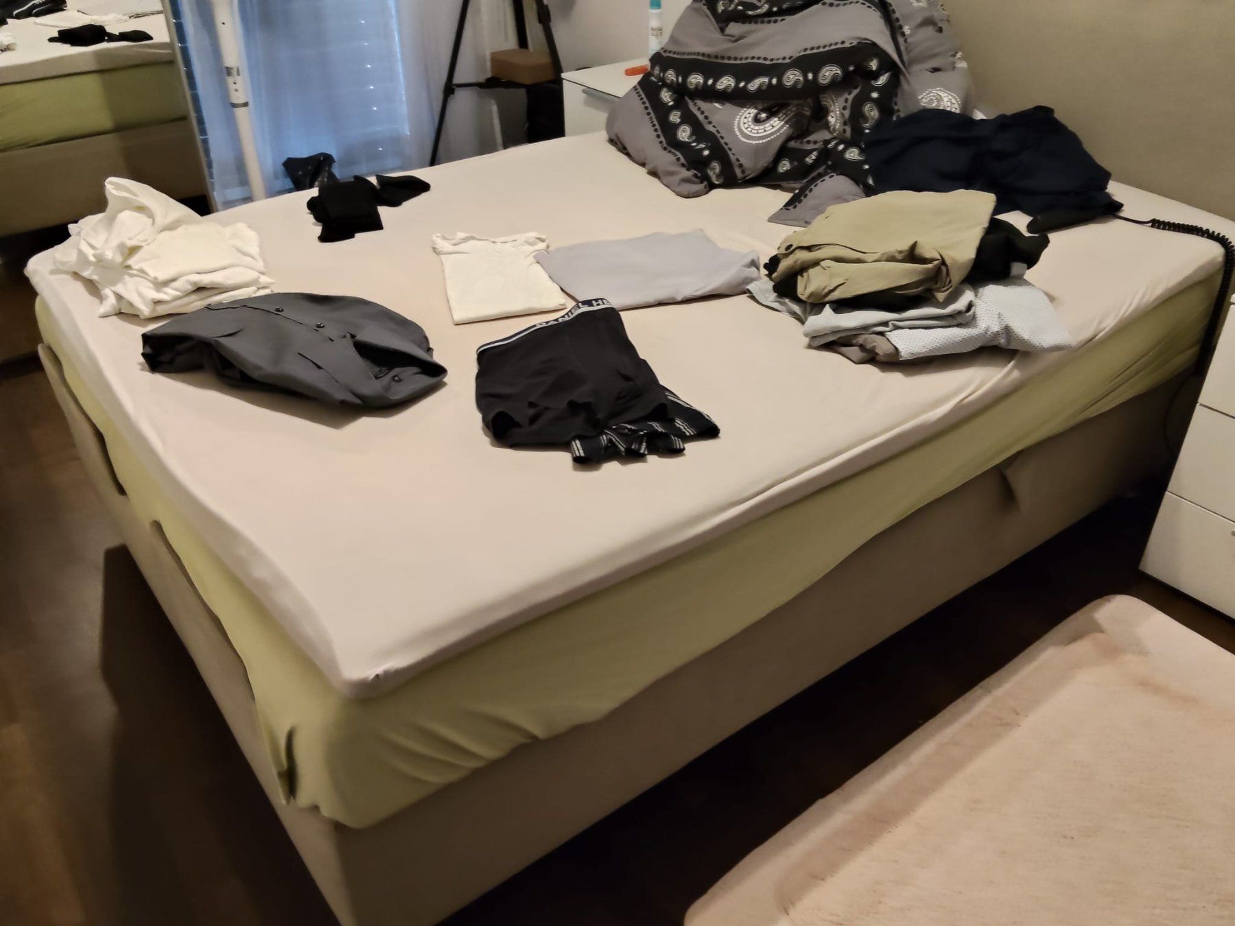 Letti: Lit électrique réglable avec matelas 140x190cm - comme neuf – Usato da Biel/Bienne venduto da pdraw