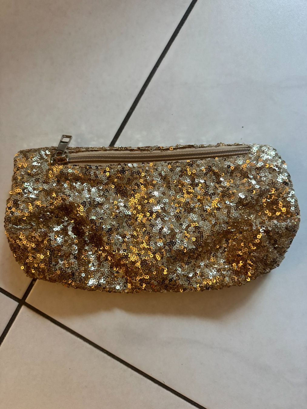 Borse da donna: Goldene Pailetten Clutch – Usato da Maienfeld venduto da Fashion_2009 1