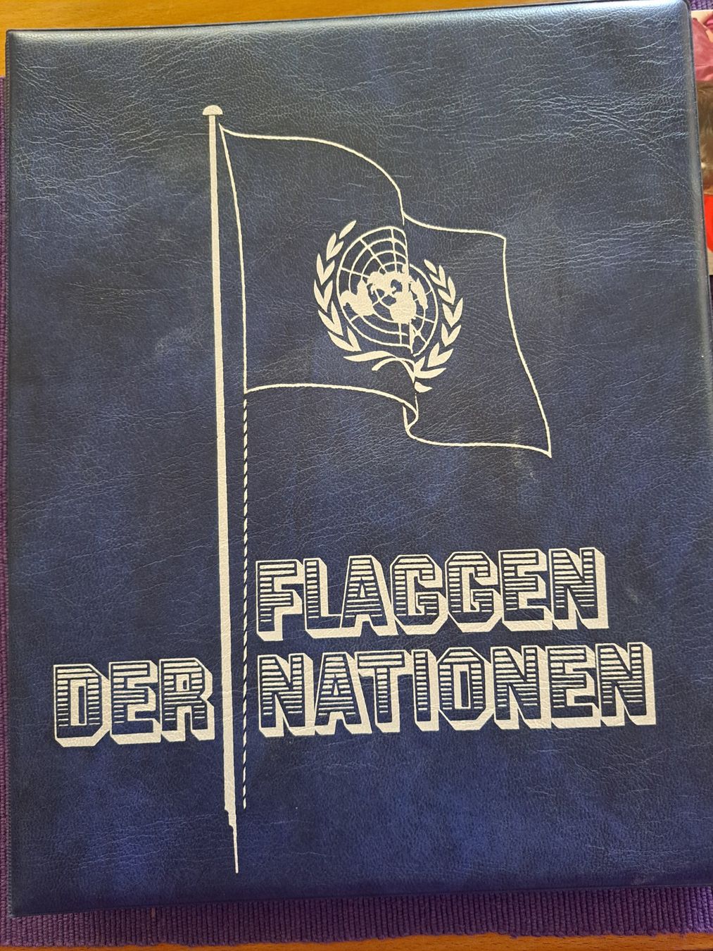 Album: 1 Album Flaggen der Nationen – Usato da Effretikon venduto da Girlen14