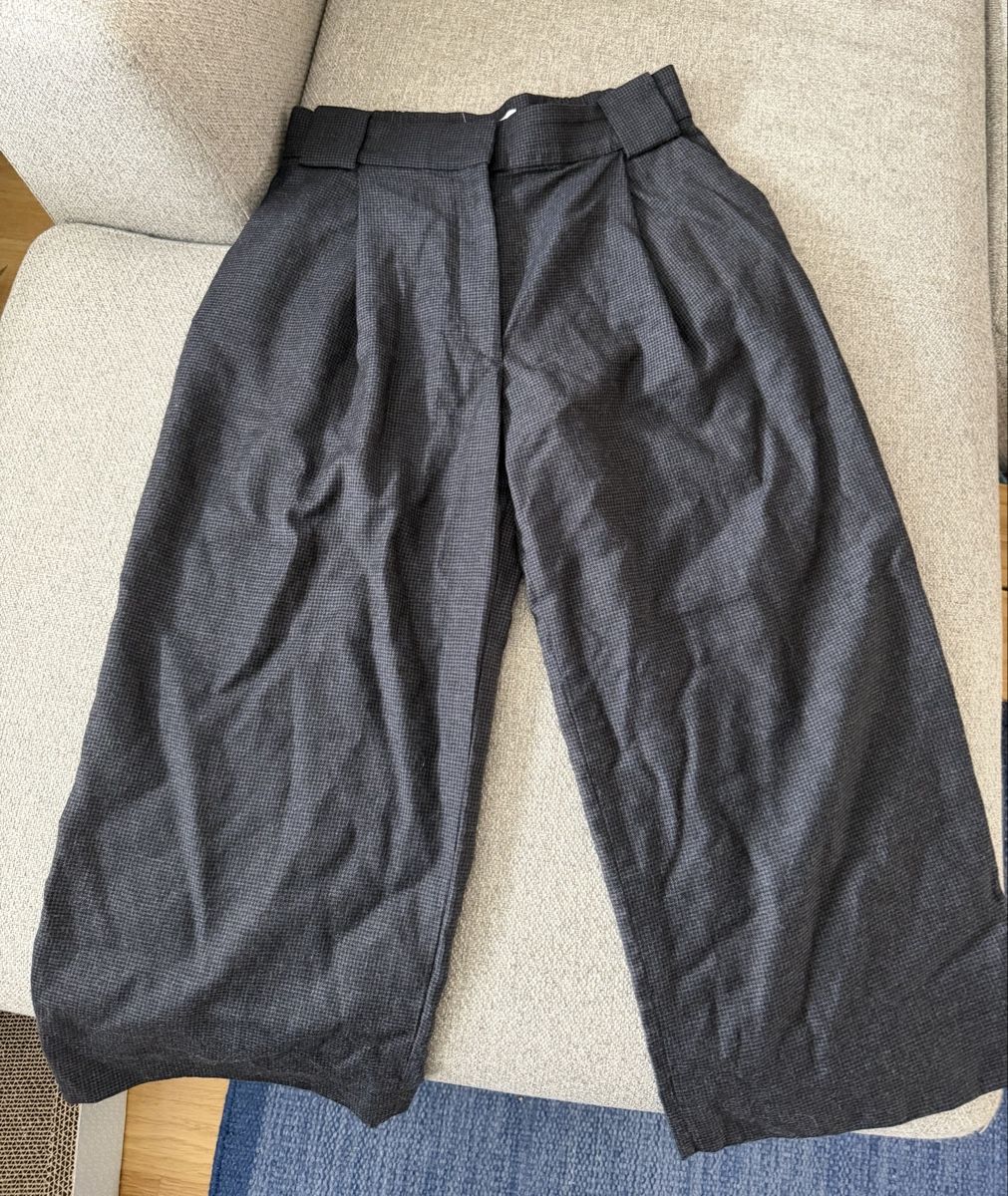 Cos Pantalons: Cos wool culottes 36 – D'occasion à Bern par Schris08