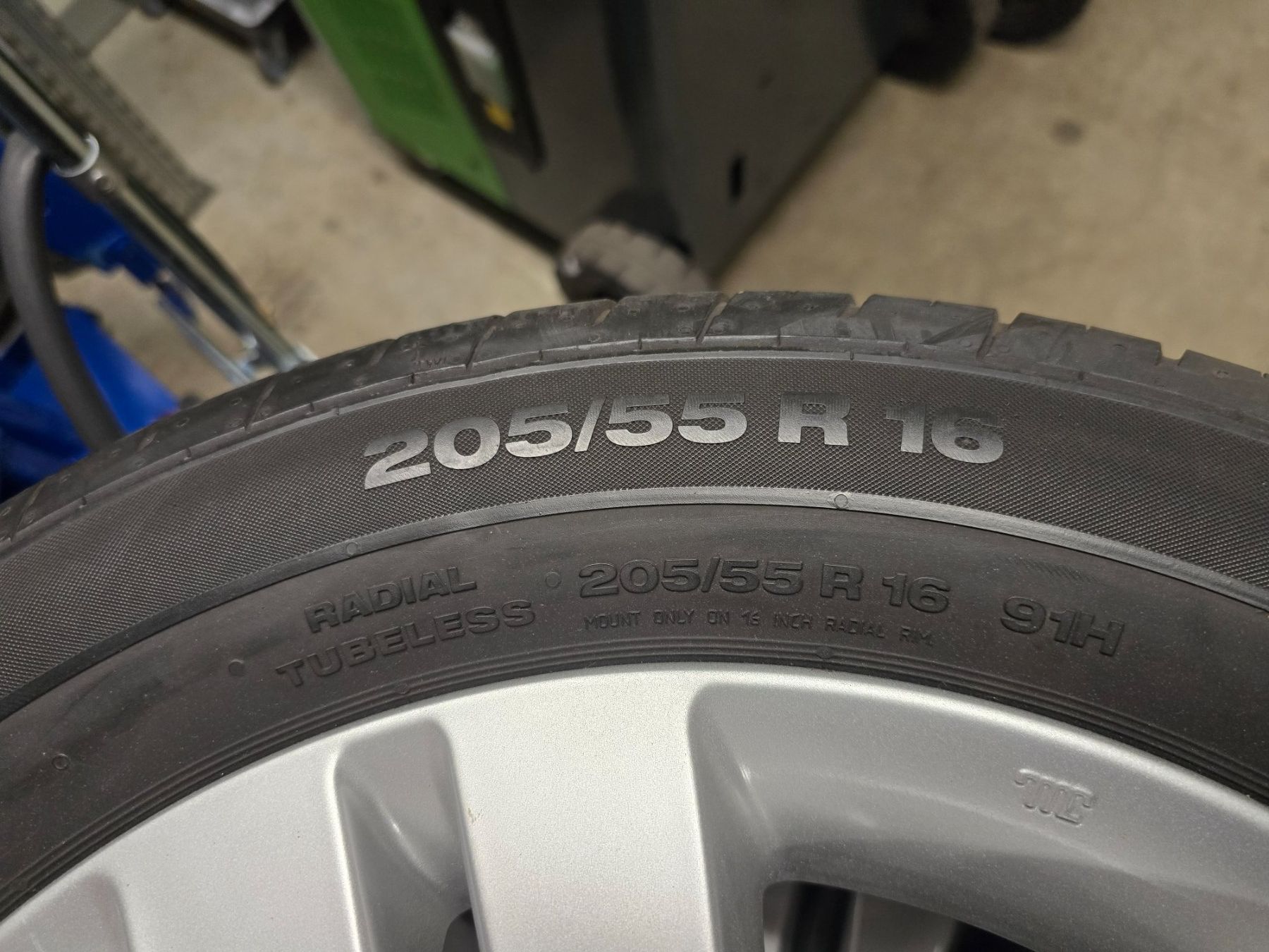 Hyundai Pneus & Kompletträder: Hyundai ix20 Sommerräder – Gebraucht aus Fislisbach von adnan.arshad84 2