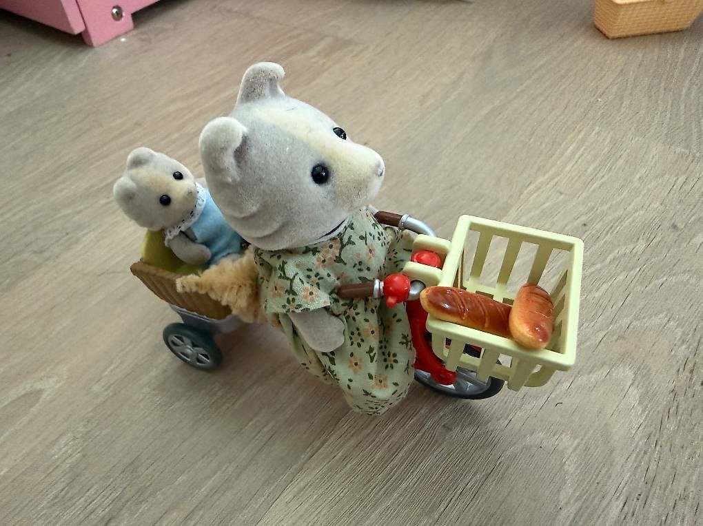 Sylvanian families Giocattoli: wolf man mit Kind und Fahrrad – Usato da Gümligen venduto da xifenglie