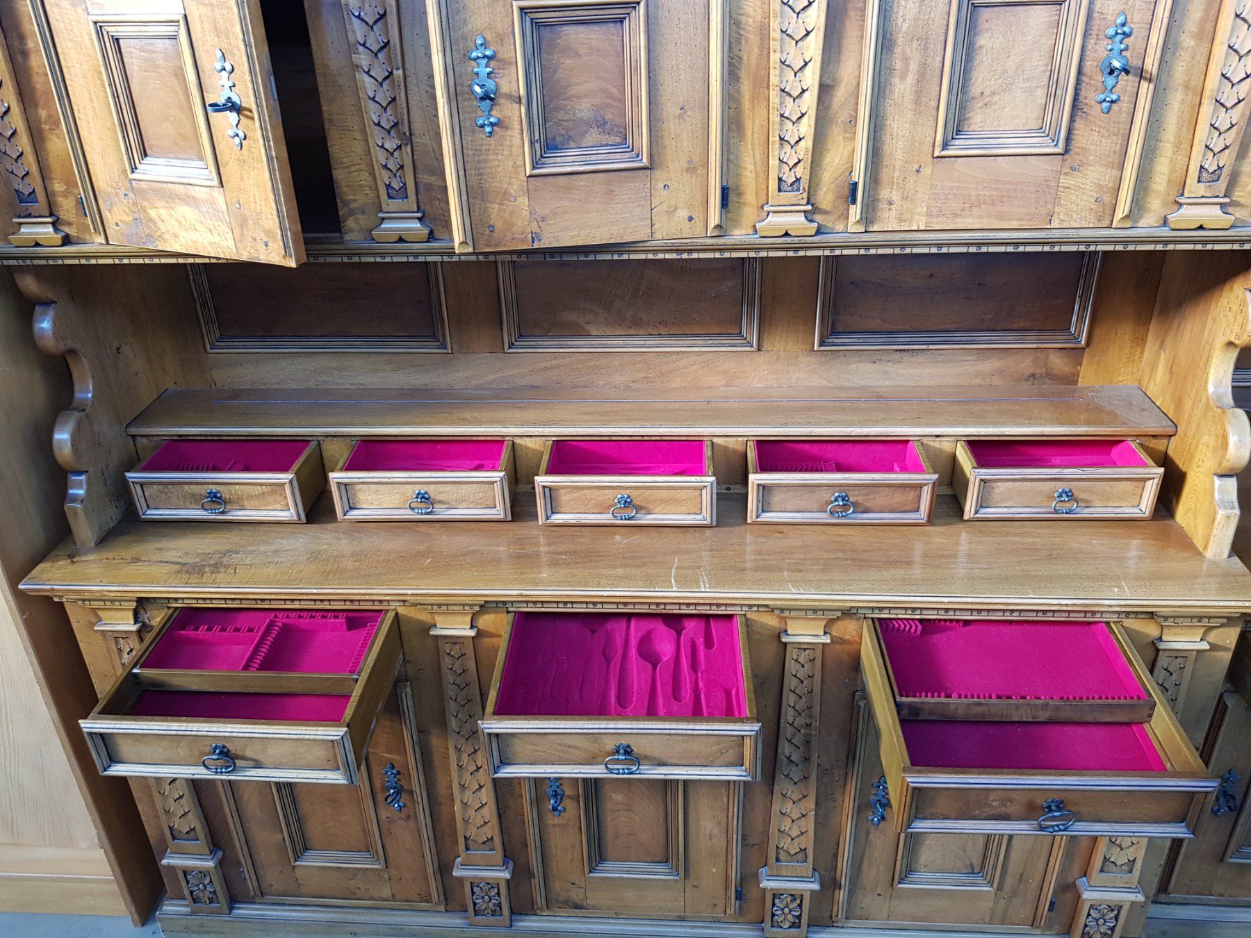 Buffets: Massiver Buffetschrank – D'occasion à Münchenstein par tsp01 4