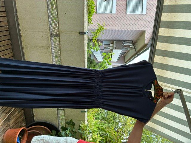Kleider: Sommerkleid, dunkelblau, festlich – Gebraucht aus Zürich von Baumgarten05