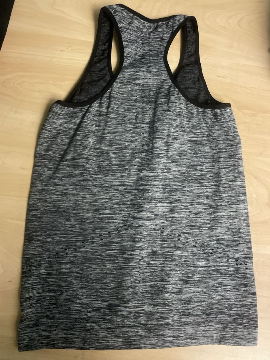 Top: Neues graues Sport Top Gr.L – Nuovo e nell'imballaggio originale da Obergerlafingen venduto da cabo4 1