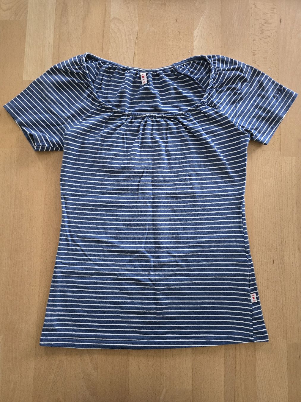 T-Shirts: T-shirt rayé bleu et blanc, taille XS – Gebraucht aus BERN von froggyinternationale
