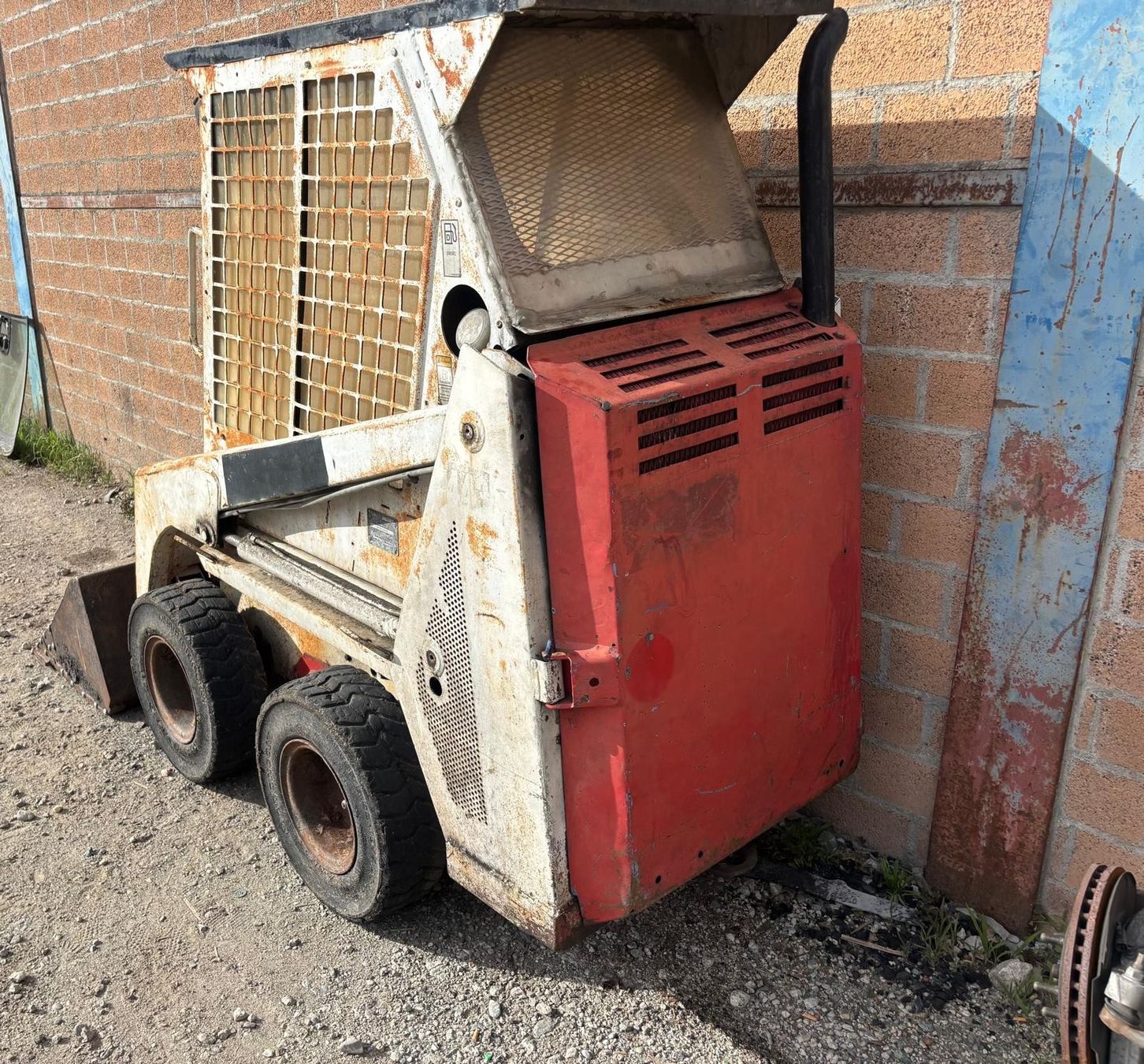 Bobcat Chargeur de ferme: Bobcat 443 – Défectueux à Grono par laz_nx8q 2
