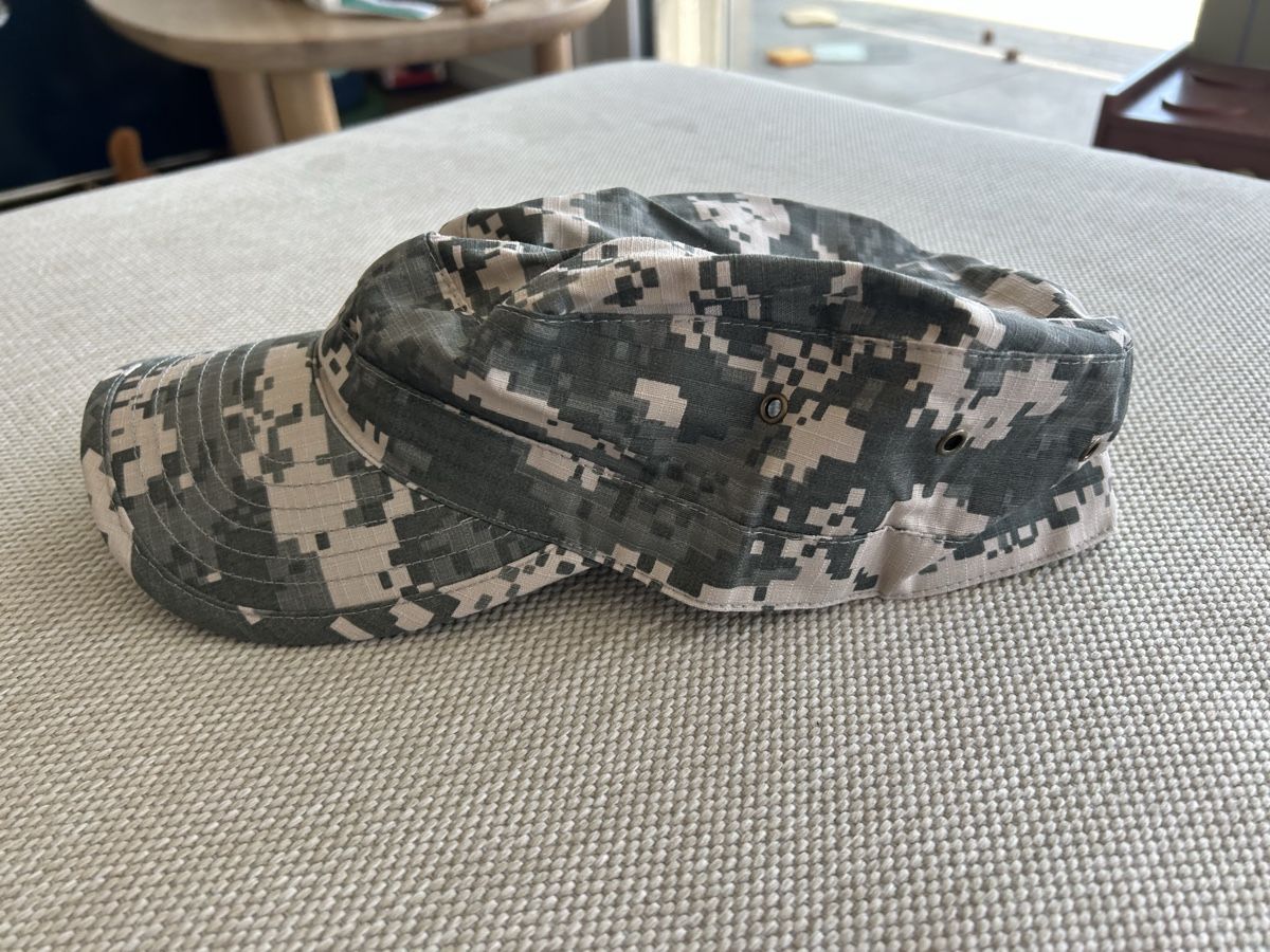 Copricapi, berretti & cappellini: 2 new army hats size 60 and L  – Nuovo (secondo la descrizione) da Epalinges venduto da kat_lyp6 1