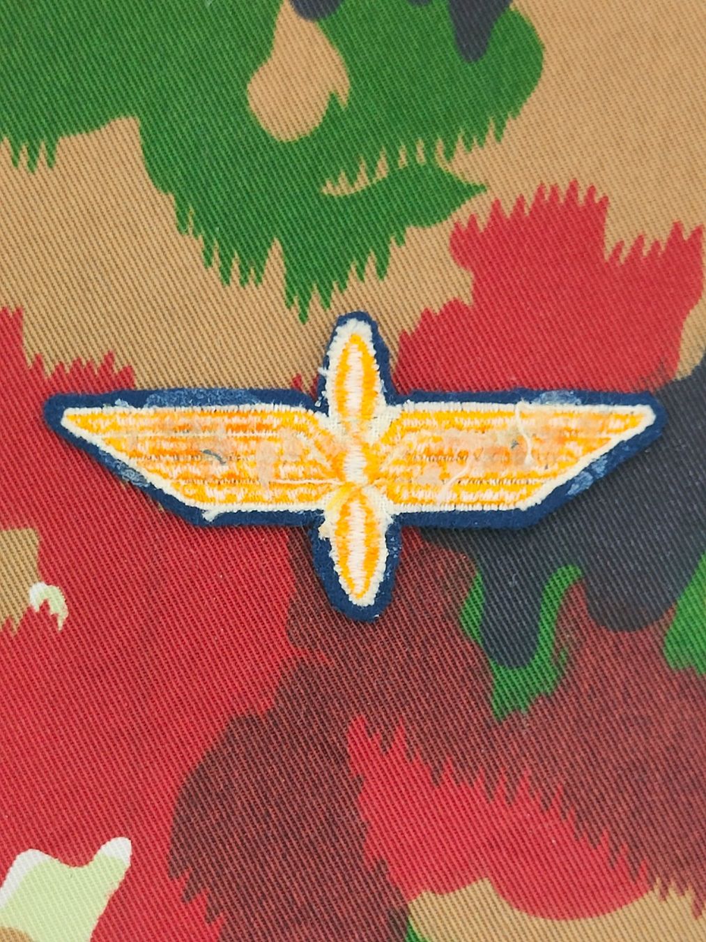 Schweizer Armee Uniformi: Pilotenabzeichen Ord. 1972 aus Stoff, Variante 1 – Usato da Bauma venduto da SwissMilitaria 1
