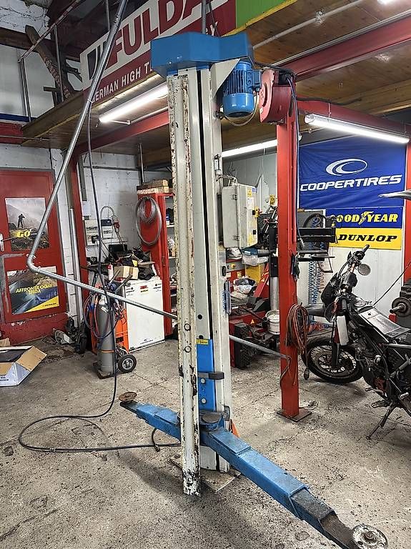 Piattaforme elevatrici & Crick: Lift OMCN  – Usato da Mezzovico venduto da Garagebazzy93 1