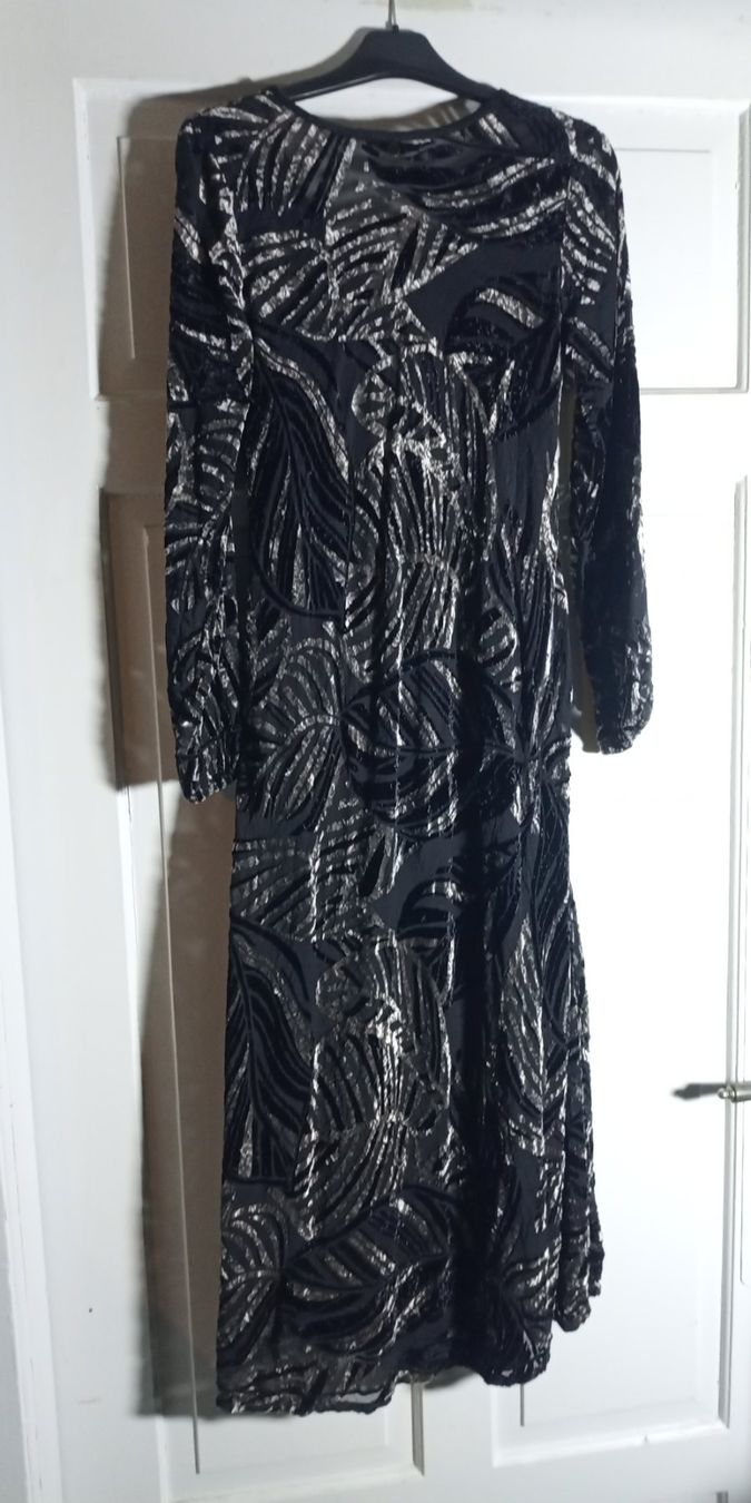 Nile Vestiti: NEU Nile Maxikleid mit schönen Muster Silber S – Nuovo (secondo la descrizione) da St. Gallen venduto da Hereplaysmusic 5