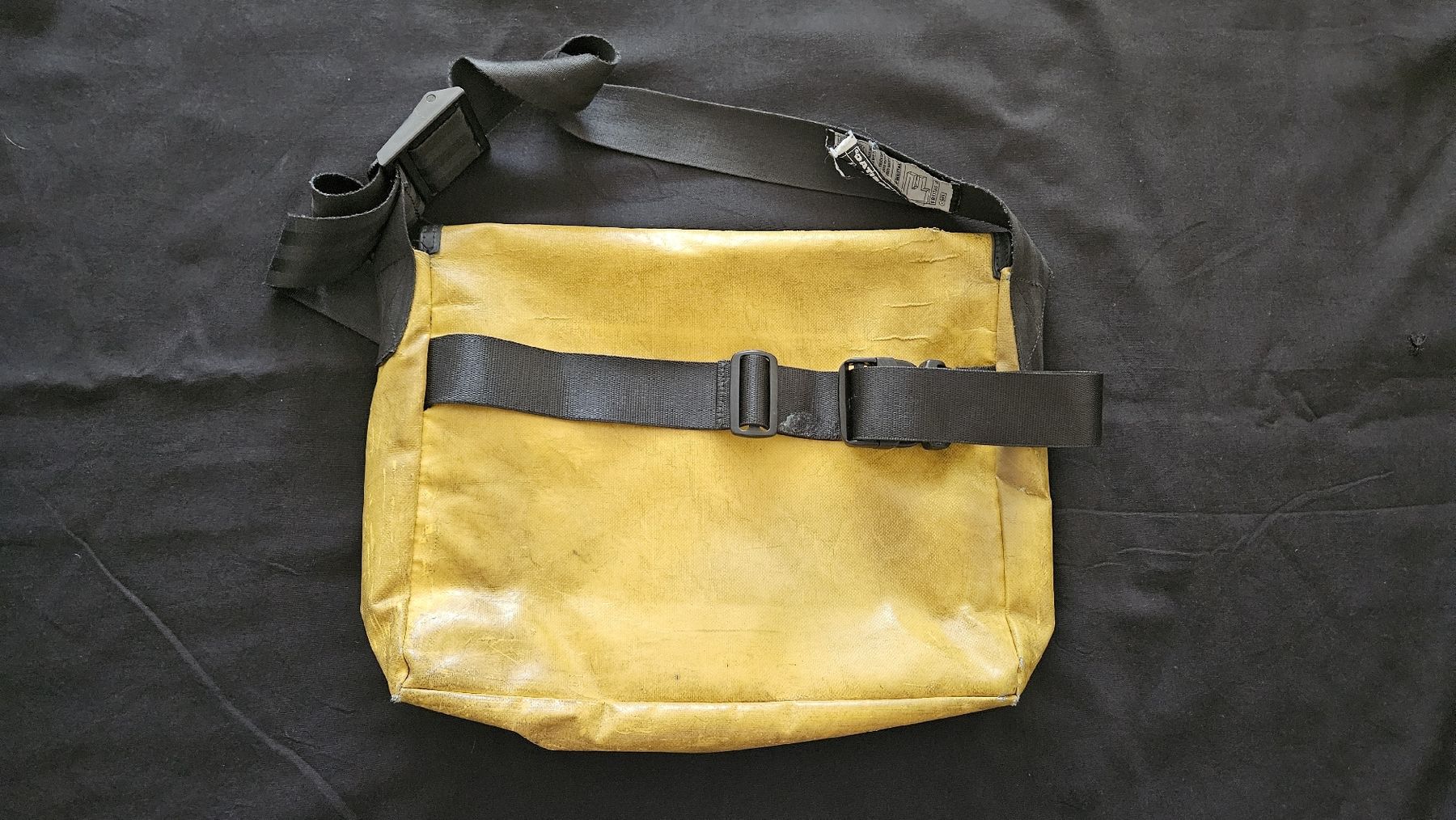 Freitag Taschen: FREITAG Umhängetasche Gelb/Schwarz - – Gebraucht aus Ettingen von samiba 1