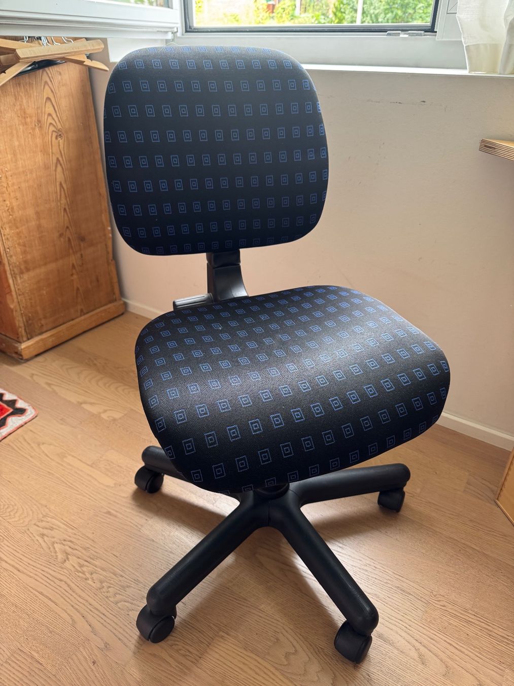 Ikea Stühle: Bürostuhl – Gebraucht aus Biel-Benken BL von Hellogoodbye