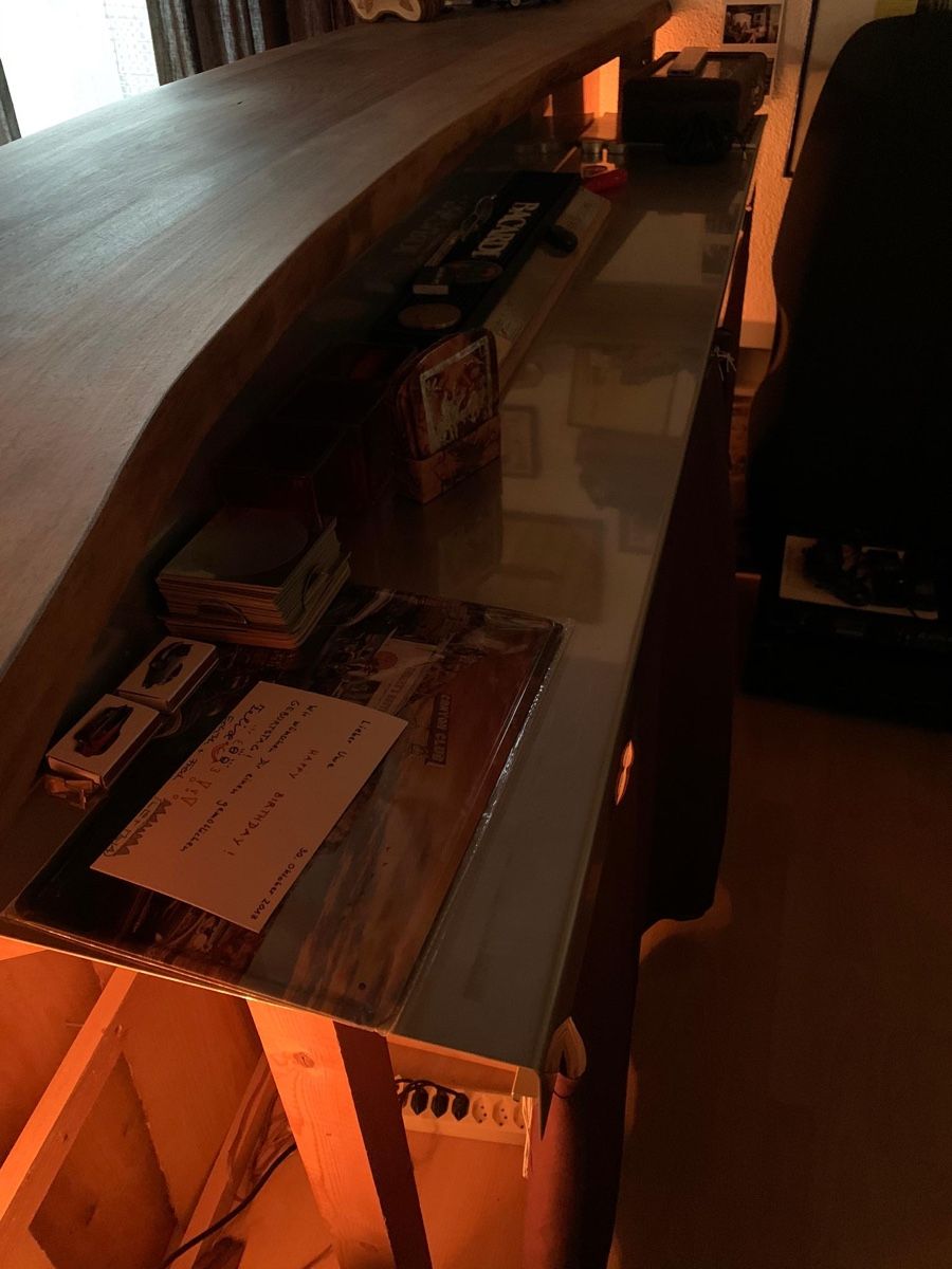 Equipement de magasin & Foires: Holzbar mit Deckplatte aus Nussbaumholz – D'occasion à Amriswil par Ka_Sc 7