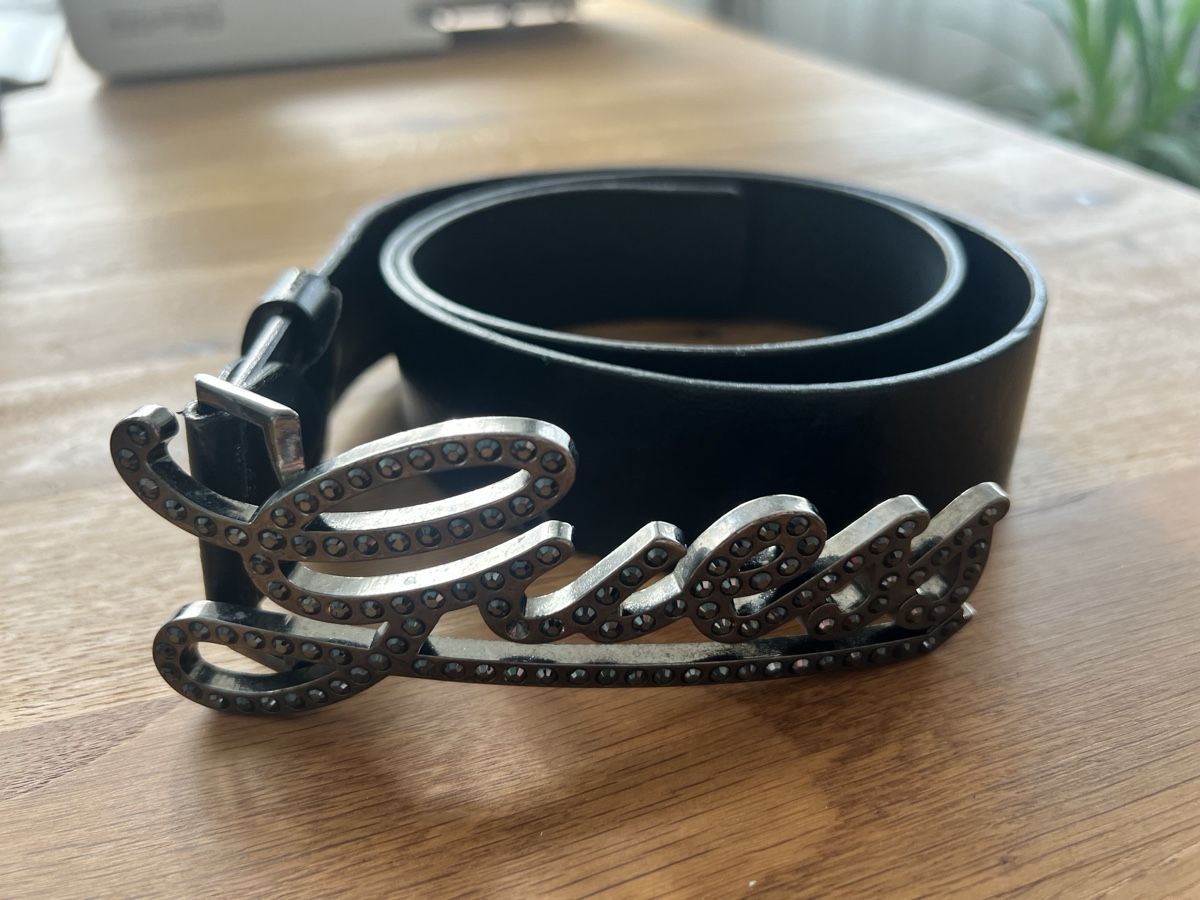 Guess Cinture: Guess Gürtel Damen Schwarz mit Strass – Usato da Wittenbach venduto da Tamara113