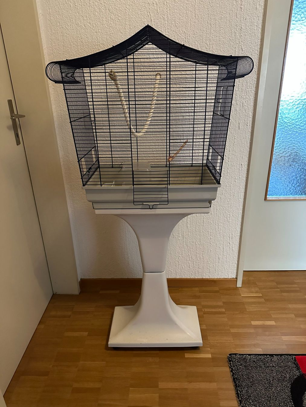 Käfige, Transport & Sicherheit: Vogelkäfig mit Standfuss – Gebraucht aus Wiesendangen von Belvedere