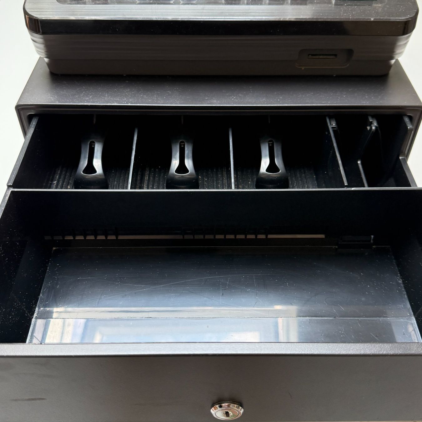 Sharp Registratore di cassa: Sharp XE-A207B Registrierkasse mit Geldschublade – Usato da luzern venduto da ARNI. 3
