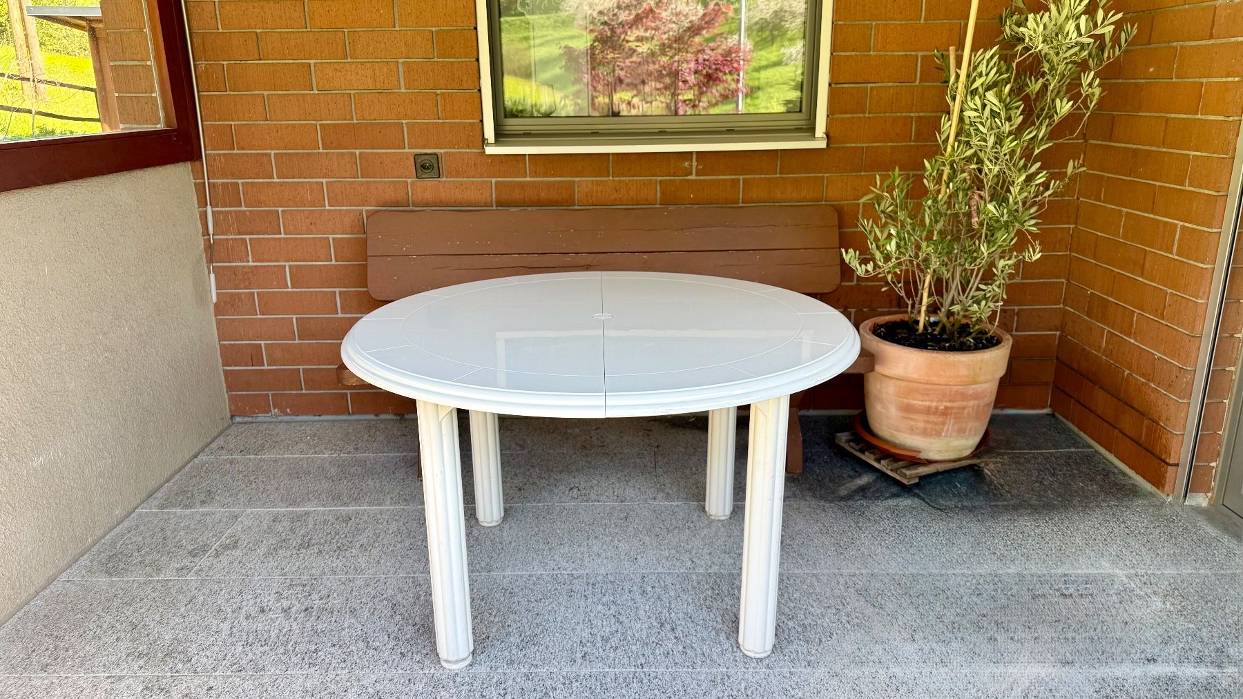 Tavoli: Eleganter Design Gartentisch weiss von TRICONFORT – Usato da Luzern venduto da mouton2000 1