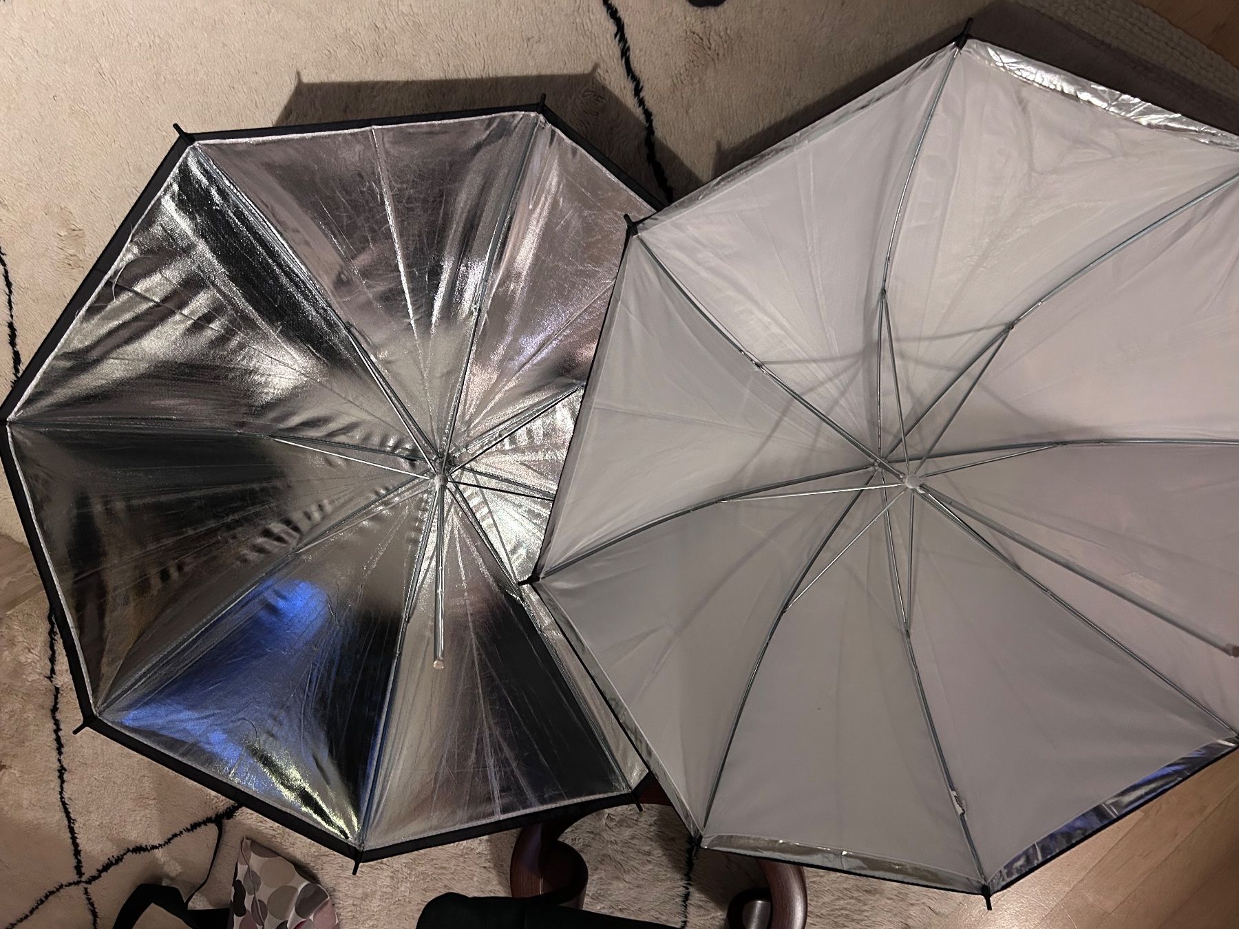 Flash: Blitz Schirm Set: Silber & Weiss - Top Zustand! – Nuovo (secondo la descrizione) da Wädenswil venduto da lucy-ethel