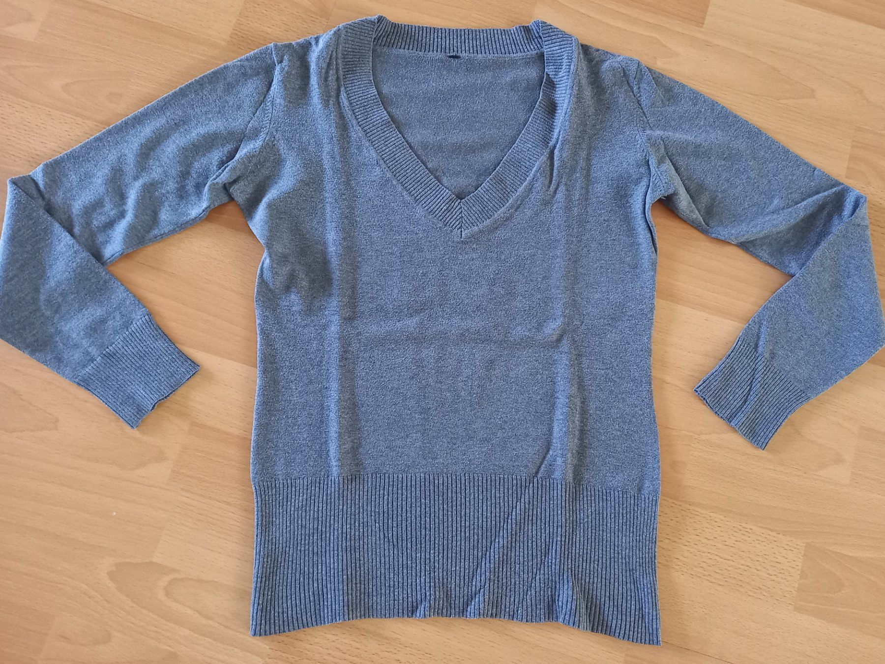 Pullover & Sweatshirts: 3er-Set Damenpullover mit V-Ausschnitt, ca. Gr. M – Gebraucht aus Obernau von Corolli 1
