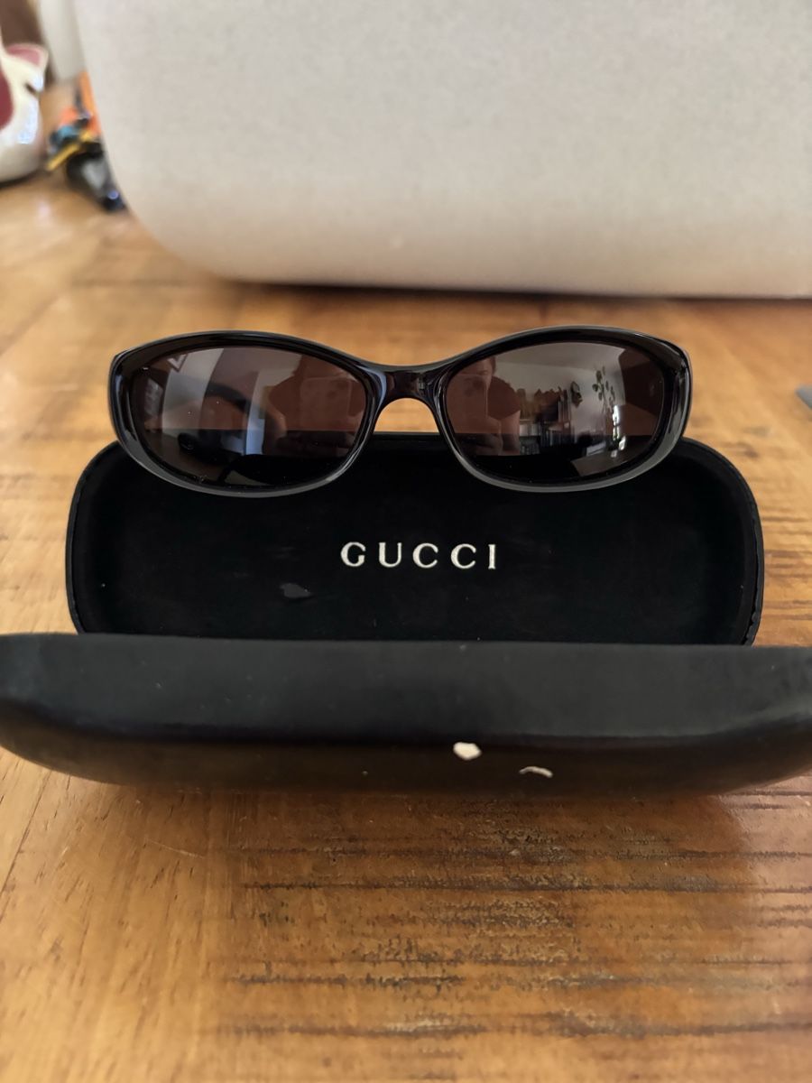 Gucci Brillen & Gläser: Sonnenbrille Gucci schwarz – Gebraucht aus Matten b. Interlaken von Schneehase03