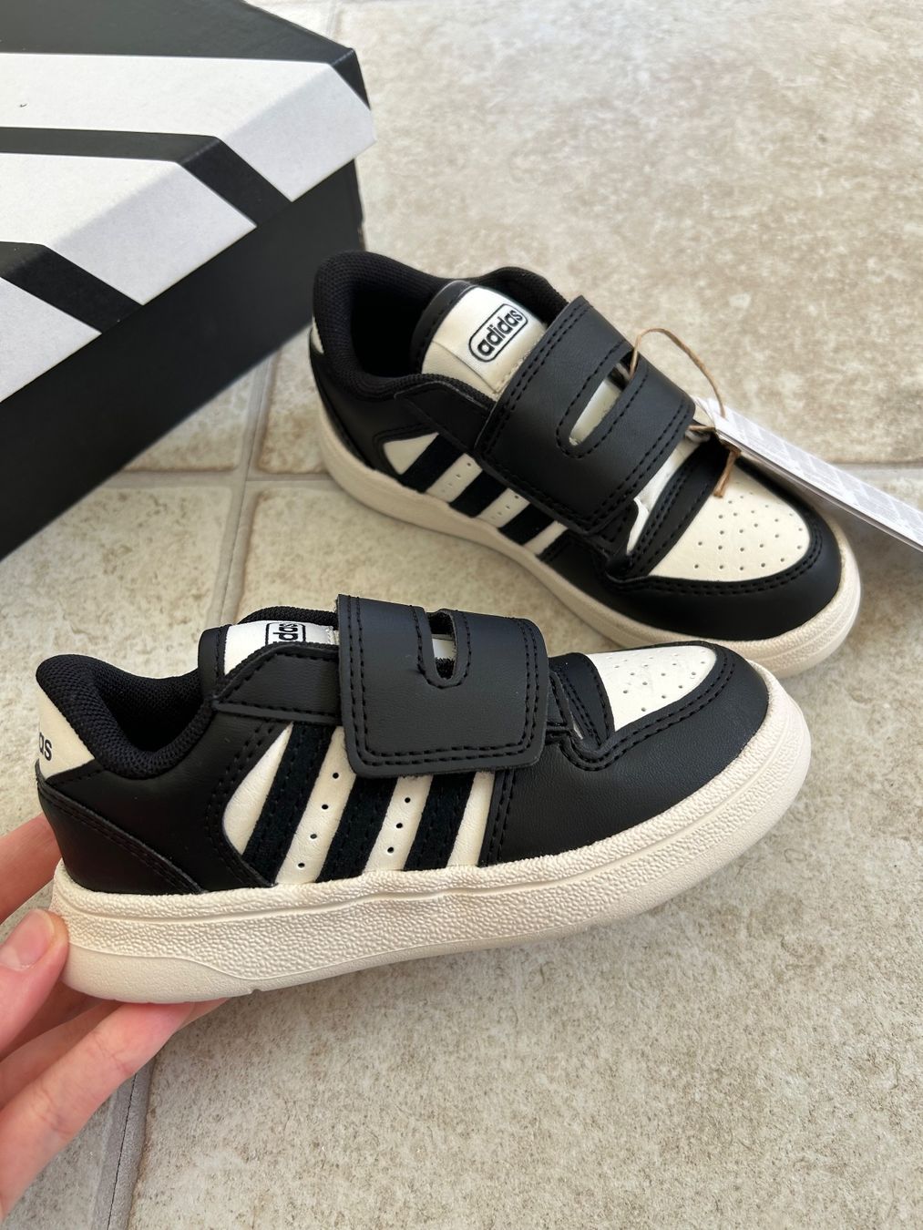 Adidas Scarpe per ragazzi: Baskets pour enfants adidas taille 27 – Nuovo e nell'imballaggio originale da Courroux venduto da Yermakova