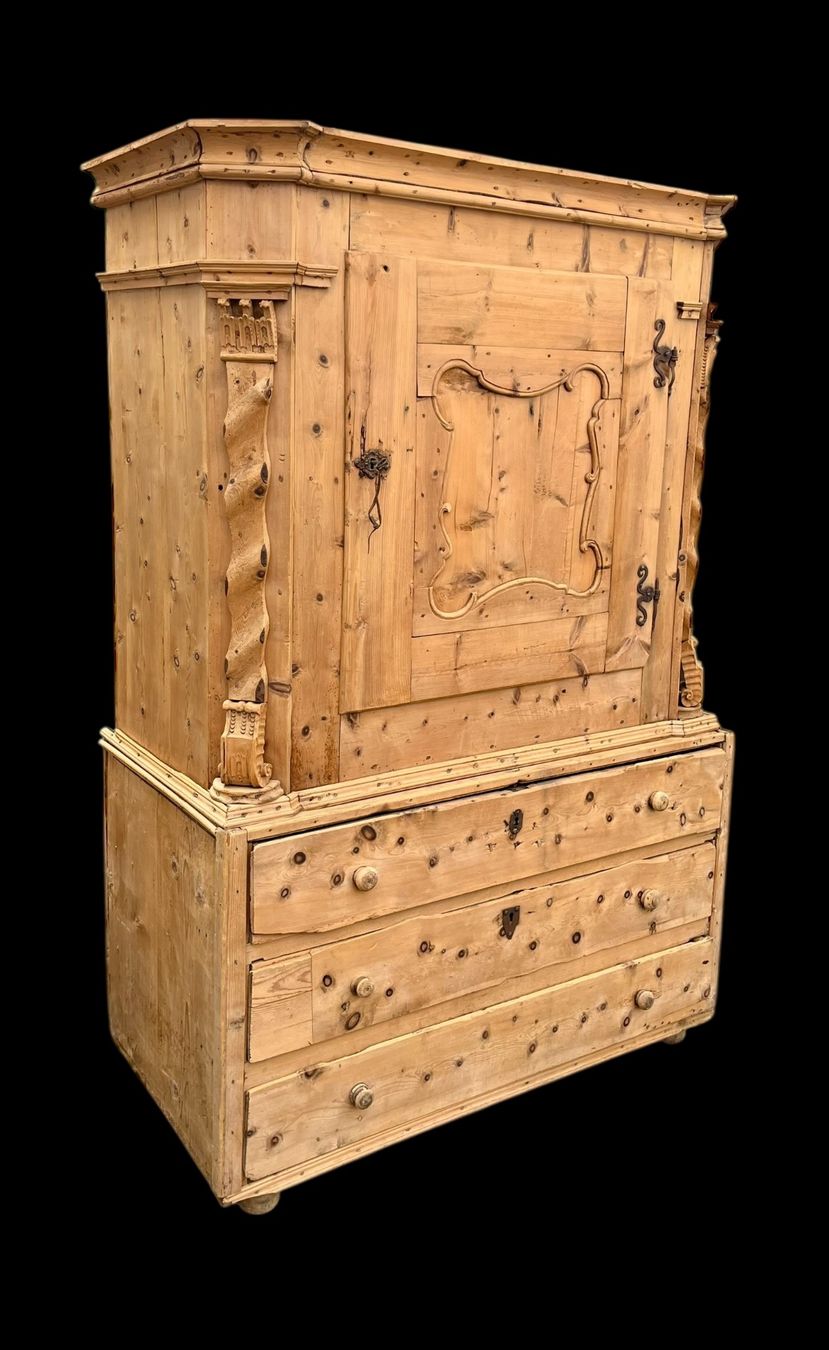 Büffets: Barocker Arvenschrank aus dem Bündnerland – Gebraucht aus Ottikon von san_w99n