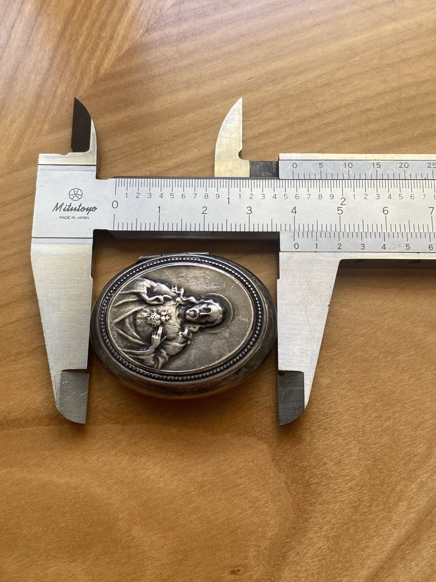 Statuette: 800 Silber Pillendose mit Herz-Jesu-Darstellung – Usato da Birr venduto da Vintage-Liebhaber 6