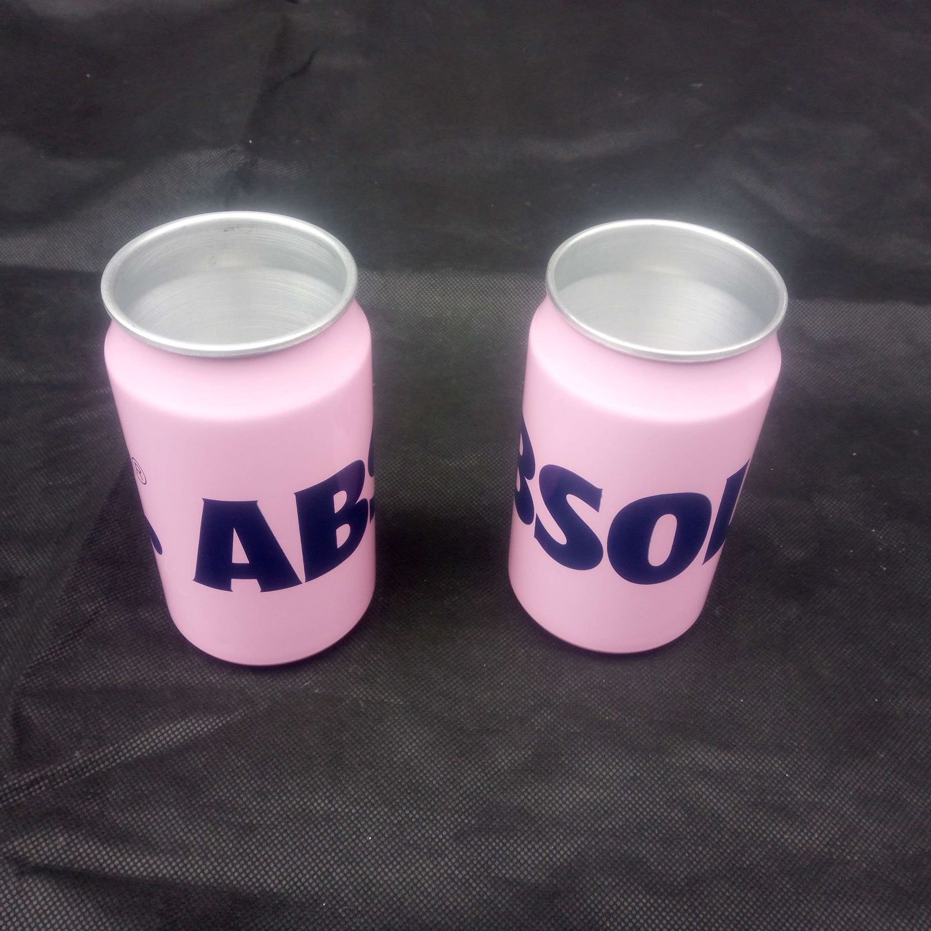 Tazze: 2 Absolut Vodka Becher, Aluminium, pink – Usato da Luzern venduto da toenu23