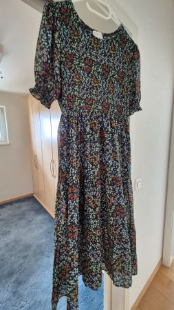 Apricot Kleid Blumenmuster Gr. L, perfekt für den Sommer!