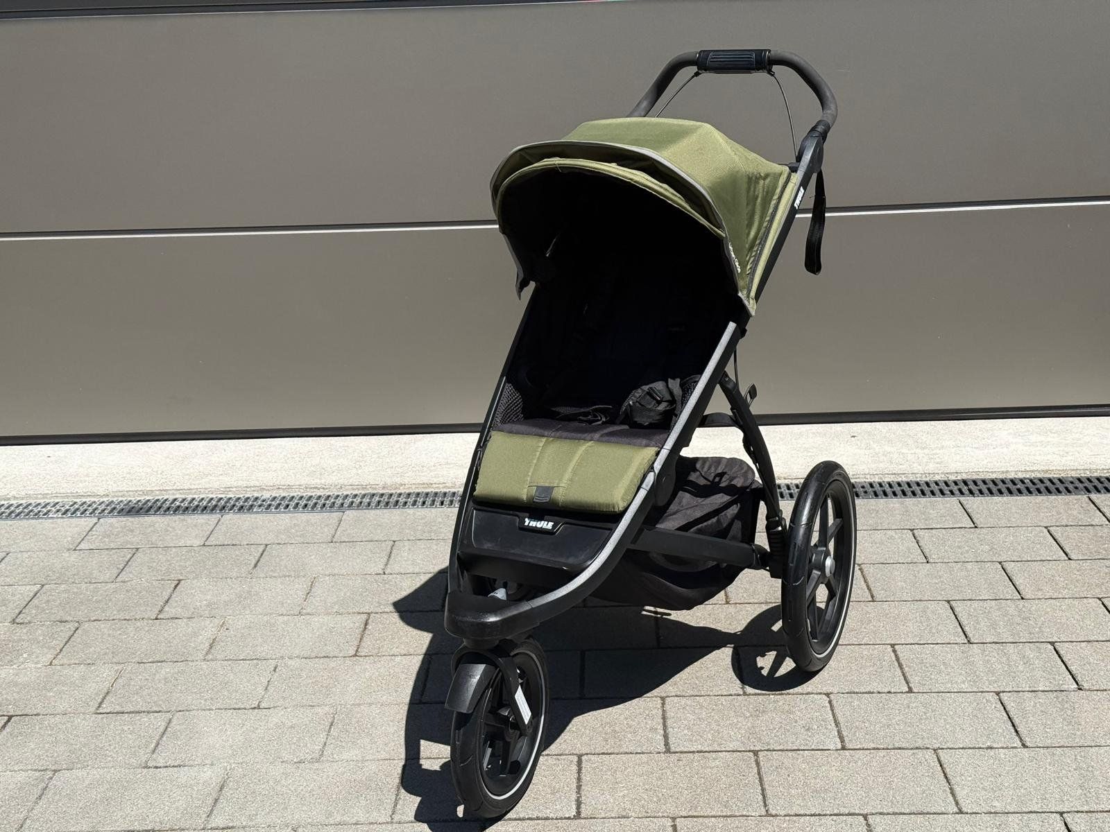 Thule Carrozzine: Thule Urban Glide 2, grün – Usato da Goldau venduto da simona.dettling 1