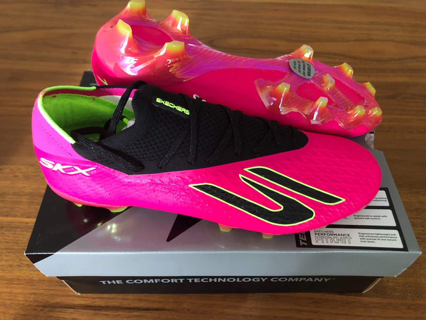 Skechers Herrenschuhe: Fussballschuh Skechers – Neu und originalverpackt aus Oberkirch LU von raf_wm7g
